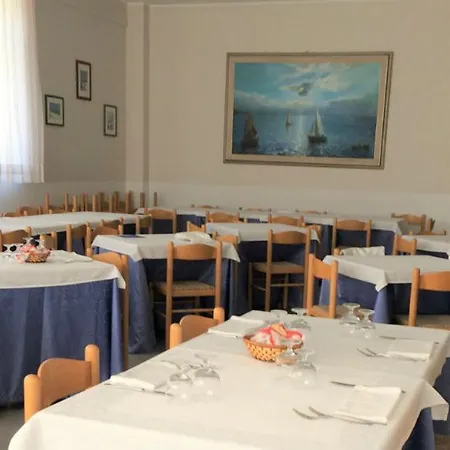 Hotell Holiday Giulianova